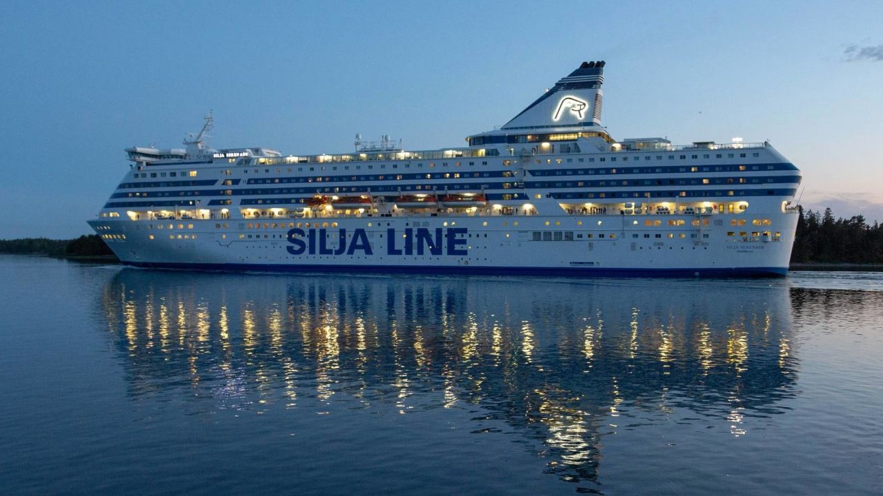 Пожар в Балтийском море: на борту парома Silja Serenade загорелась фура
