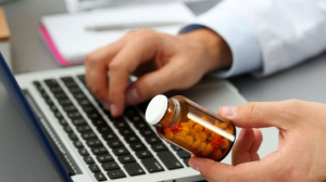 В центре Риги автобус «Rīgas satiksme» попал в аварию - прямо напротив Кабмина