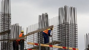 Скандал в рижском общественном транспорте: оправдано ли применение силы к женщине без билета?