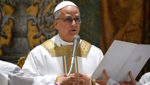 Плакать или смеяться: рижанин показал позорный результат ремонта дороги на улице Палму