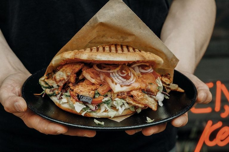 Продовольственно-ветеринарная служба выявила критически низкий уровень гигиены в популярных кебабных города