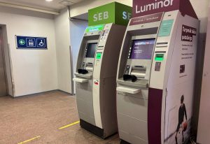 Минимальная зарплата в Латвии остаётся самой низкой среди стран Балтии