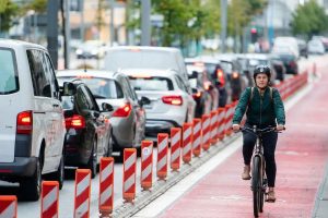 Мистический авиаинцидент в Индии: мужчина пытался открыть аварийную дверь самолёта из-за призрака