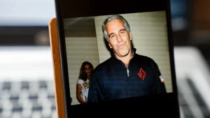 Мадонна и Джулия Гарнер воссоздали культовую сцену «Like a Virgin» в гондоле в Венеции