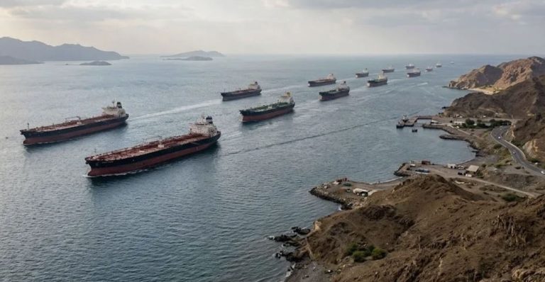 Иран заявляет о «полном контроле» над Ормузским проливом на фоне морской блокады