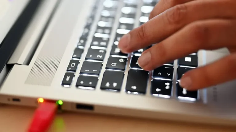 330 доменов закрыты: Латвия совместно с Европолом пресекла деятельность сети мошенников