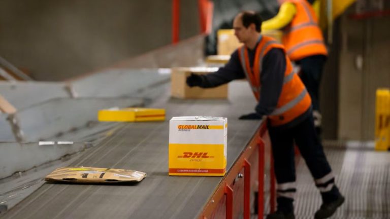 В Европе раскрыли схему отправки самовоспламеняющихся посылок: участники задержаны