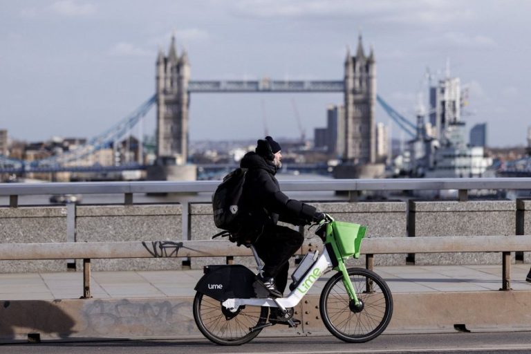 Лондон может стать «городом без детей»: из-за оттока семей в городе закрылось 100 школ