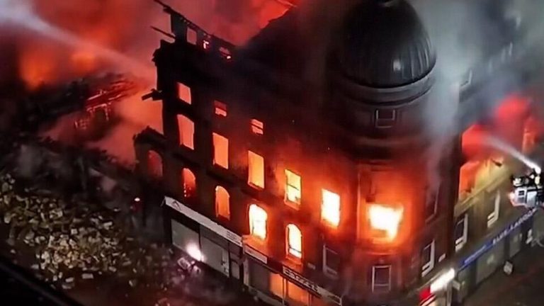 Крупный пожар возле вокзала в Глазго парализовал железнодорожное сообщение