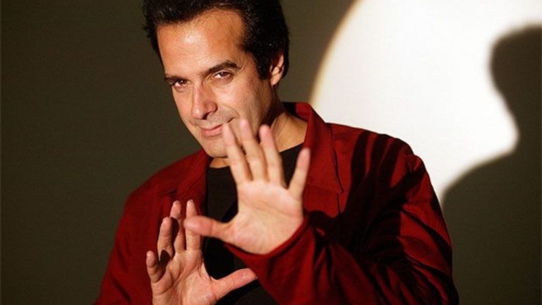 Всемирно известный иллюзионист уходит со сцены на фоне новых деталей в деле Эпштейна