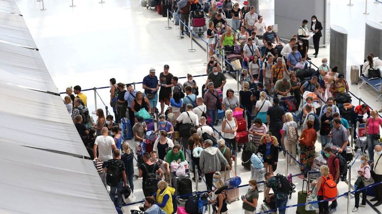 50 часов дороги и 3 000 евро расходов: история супругов из Эстонии, застрявших в Таиланде из-за войны на Ближнем Востоке