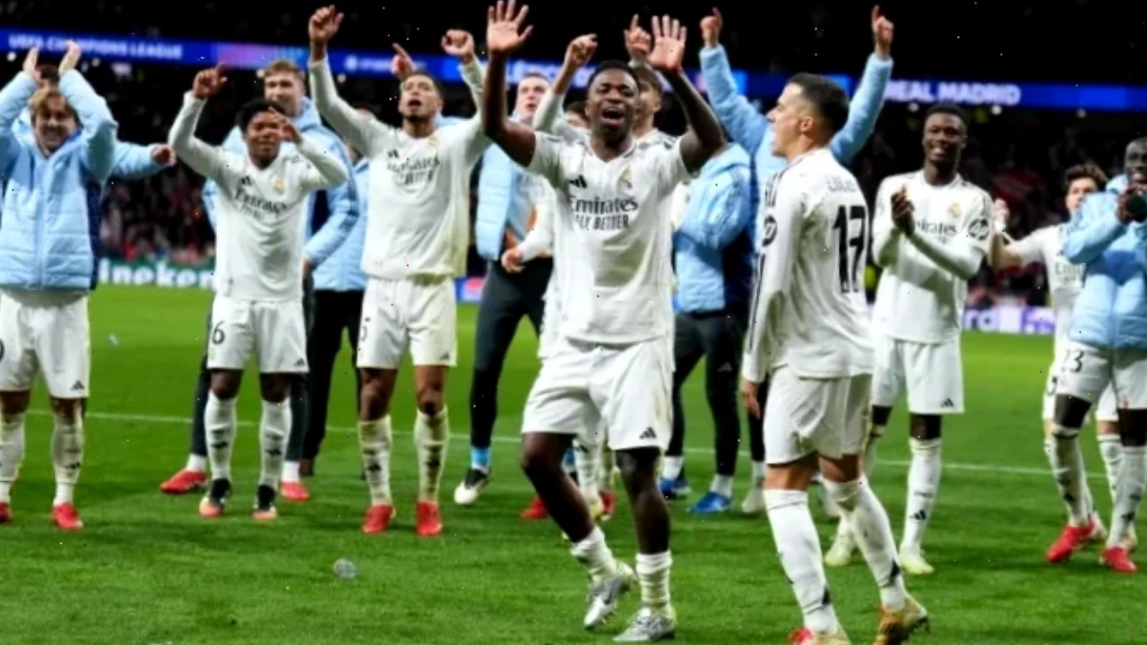 Футбольная форма клуба «Реал Мадрид» с логотипами спонсоров Adidas и Fly Emirates.