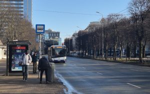 Автобус и троллейбус общественного транспорта Rīgas satiksme на улице Риги.