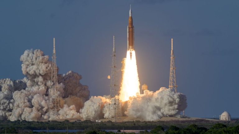Миссия NASA «Артемида-2» успешно стартовала к Луне