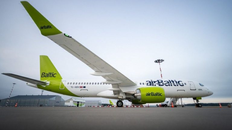 airBaltic получила третий Airbus A220-300 в этом году и просит кредит на 30 млн евро