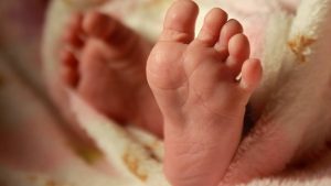 Скандал в рижском общественном транспорте: оправдано ли применение силы к женщине без билета?