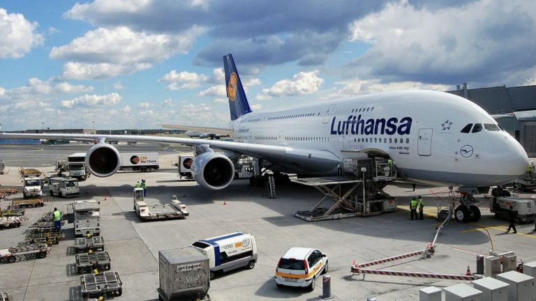 В Германии началась масштабная забастовка бортпроводников Lufthansa