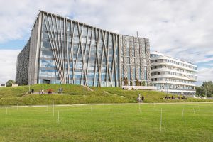 Таксисты против Bolt: в понедельник в трех городах Латвии пройдет масштабная акция