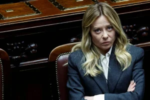 Крупные игроки поставили почти миллиард долларов на обвал нефтяных котировок до заявления Белого дома