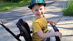 «Зеленая лампа»: на оплату годового курса терапии 9-летнему Динару не хватает 340 евро