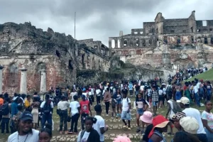 В Иерусалиме сошел Благодатный огонь