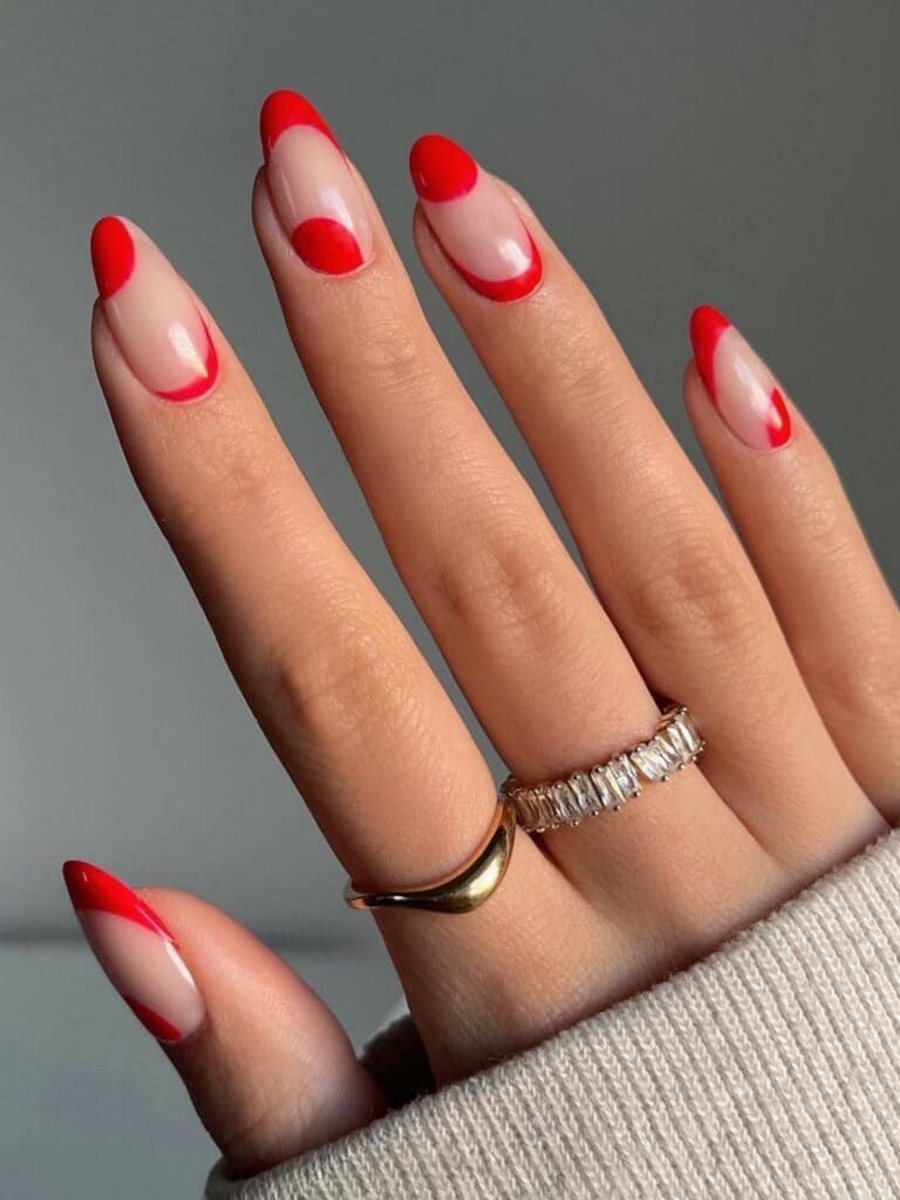 Идеи стильного красного маникюра: французский, омбре, золотые детали и минималистичный дизайн