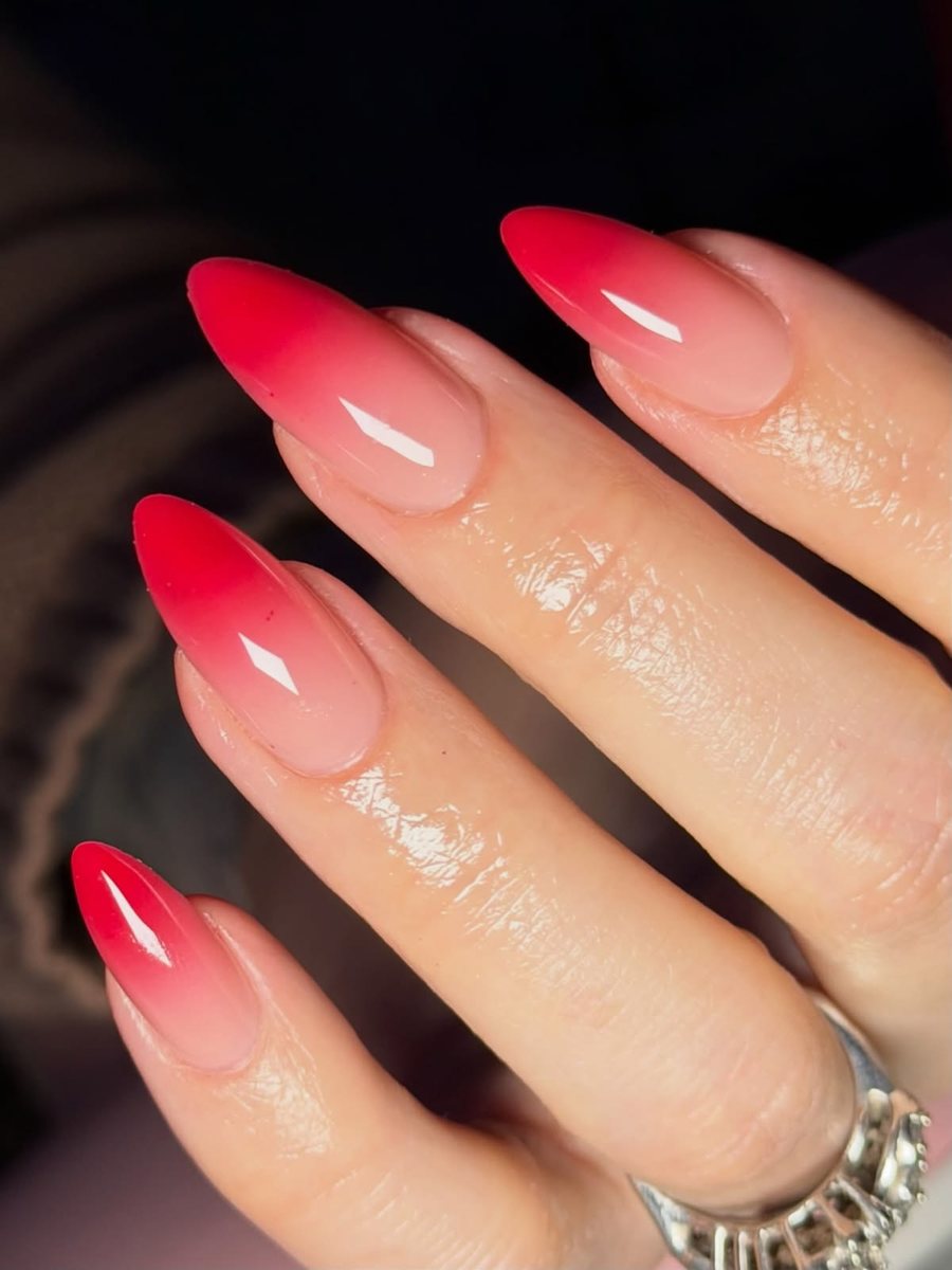 Идеи стильного красного маникюра: французский, омбре, золотые детали и минималистичный дизайн