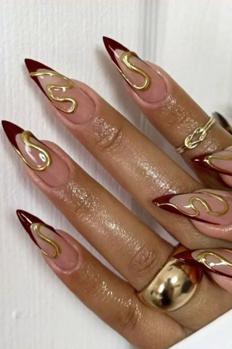 Идеи стильного красного маникюра: французский, омбре, золотые детали и минималистичный дизайн