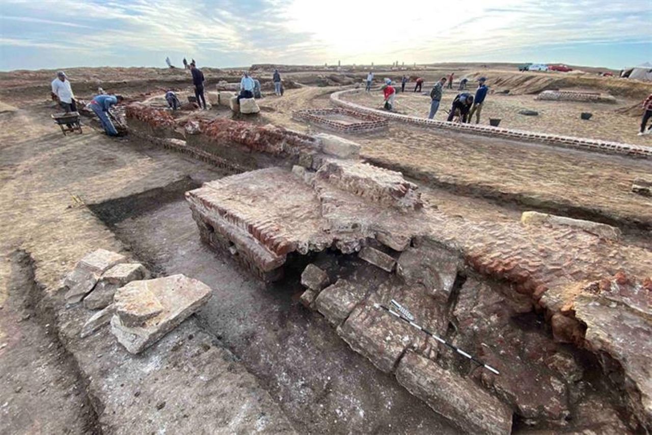 Уникальная находка в Египте: археологи обнаружили ритуальный 35-метровый бассейн, использовавшийся 800 лет назад