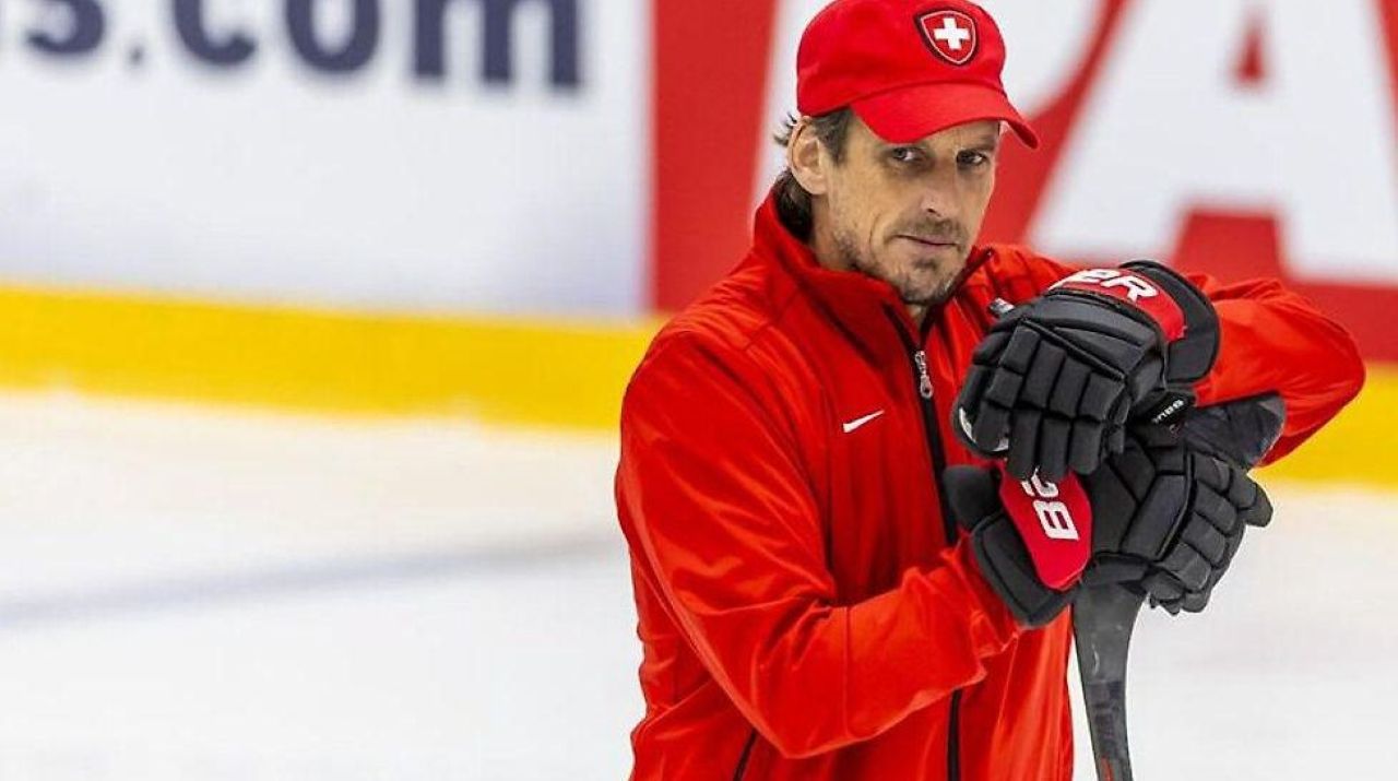 Главного тренера сборной Швейцарии по хоккею уволили из-за поддельного ковид-сертификата на ОИ-2022