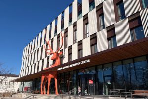 «Да, скоро у нас будет ребенок»: отец Кристапа Порзингиса начал новую жизнь в 69 лет