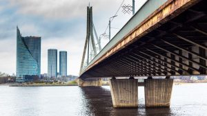 Латвию ждут солнечные выходные, но накануне пройдут дожди