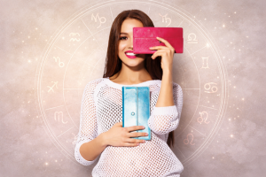 Кошельки разных цветов — выбор аксессуара по знаку зодиака для привлечения денег