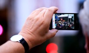 Пожар в Риге на улице Краста: загорелся авто сервис «Moller»