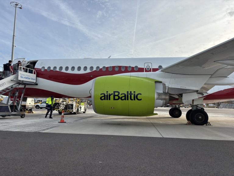 Кредит для airBaltic застрял в Сейме из-за конфликта внутри правящей коалиции