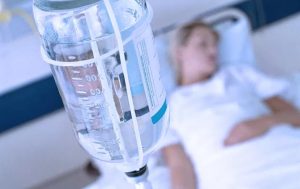 В больнице Страдиня провели уникальную операцию на мозге с пациентом в сознании