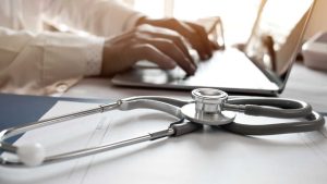 Почти полмиллиона евро выманили мошенники у жителей Латвии на прошлой неделе