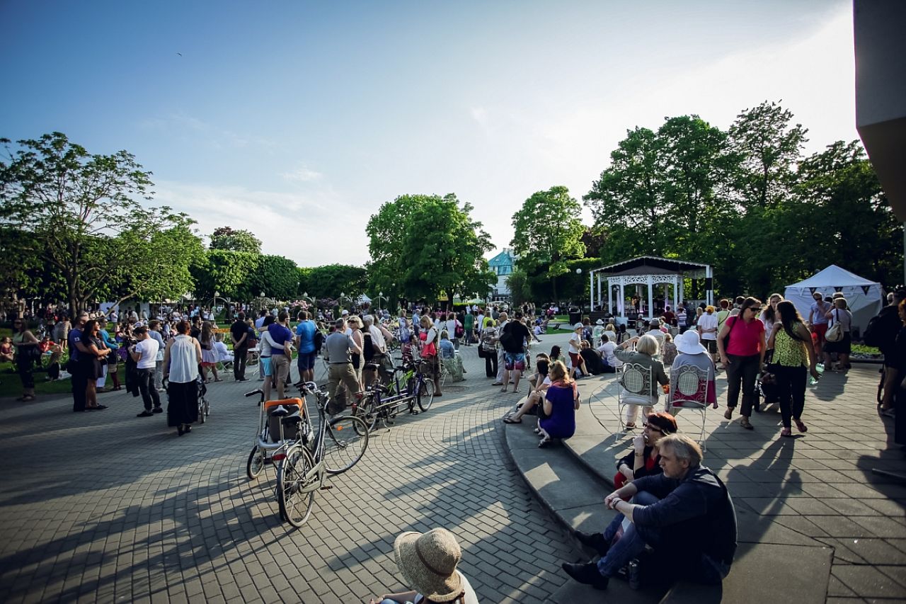 Юрмала приглашает на ярмарку вакансий: доступно более 100 предложений на лето и постоянную работу