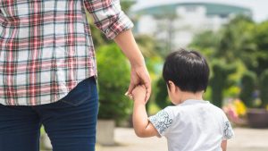 В Резекне задержали девушку с сотнями вейпов - её подозревают в продаже курительных устройств подросткам