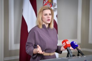 Истории Юрского периода, динозавры и концерт до ночи: Елгава объявила дату XX фестиваля песчаных скульптур