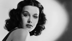 5 идеальных стрижек для тонких волос после 60: объём, лёгкость и эффект омоложения