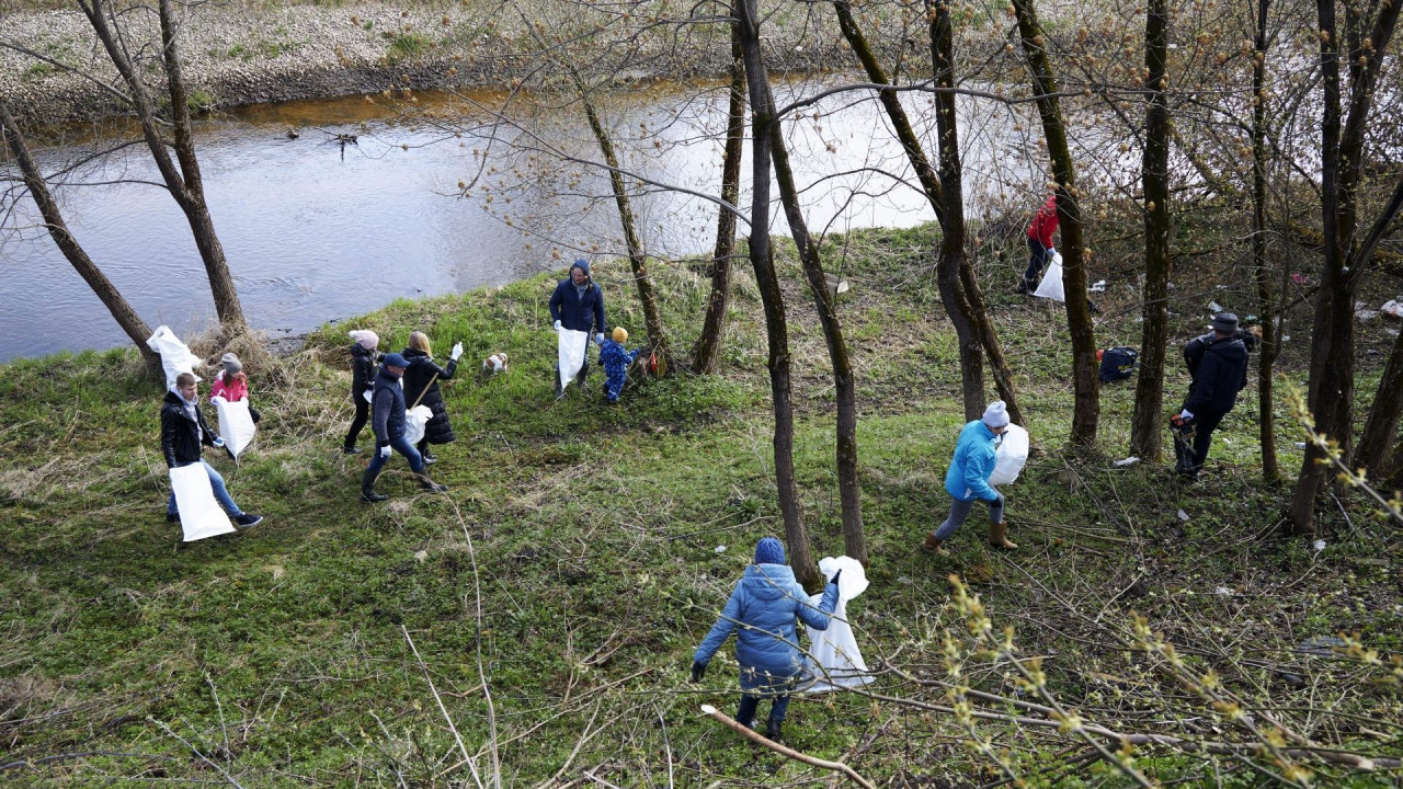 Латвия завтра выходит на Большую толоку ради спасения лесов от мусора