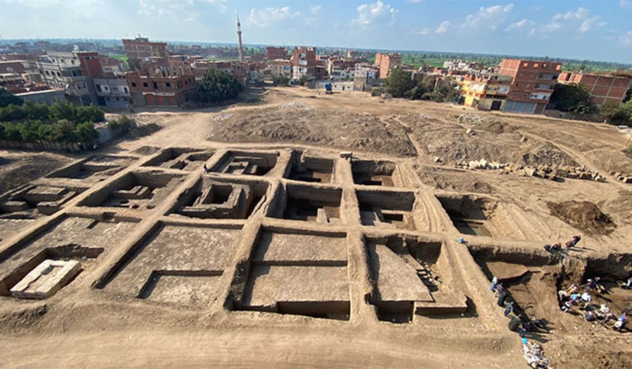 Египетские археологи обнаружили статую фараона Рамсеса II весом около 6 тонн