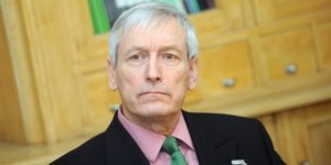 Настоящий директор: глава рижской гимназии задержал агрессивного хулигана, защищая своих учеников