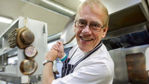 Пожар в Даугавгриве: при возгорании в многоквартирном доме пострадали два человека