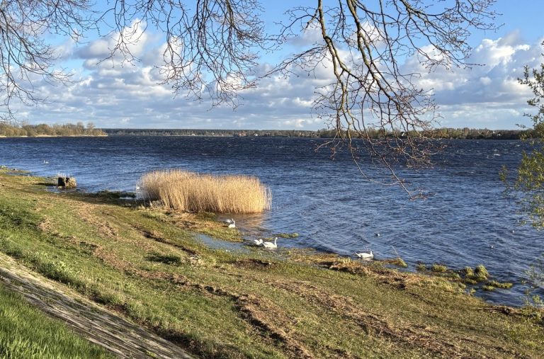 Майские праздники в Латвии начнутся с летнего тепла