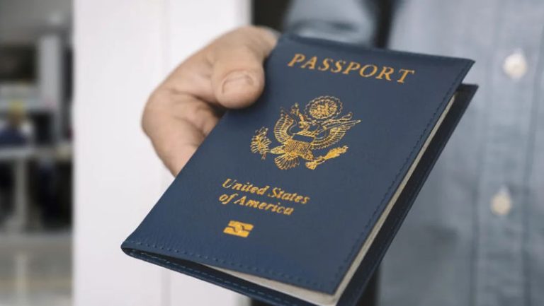 Налоги и политические дрязги заставляют граждан США массово отказываться от американского подданства