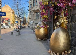 Надо идти: Красочные миры Роберта Руранса