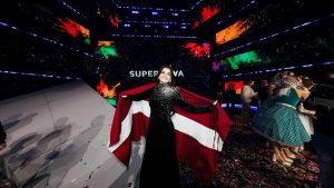 «Париж, я готова». Эйфелева башня зажглась в честь Селин Дион: певица объявила о возвращении