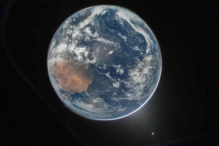 «Здравствуй, мир»: опубликованы уникальные кадры Земли с корабля Orion